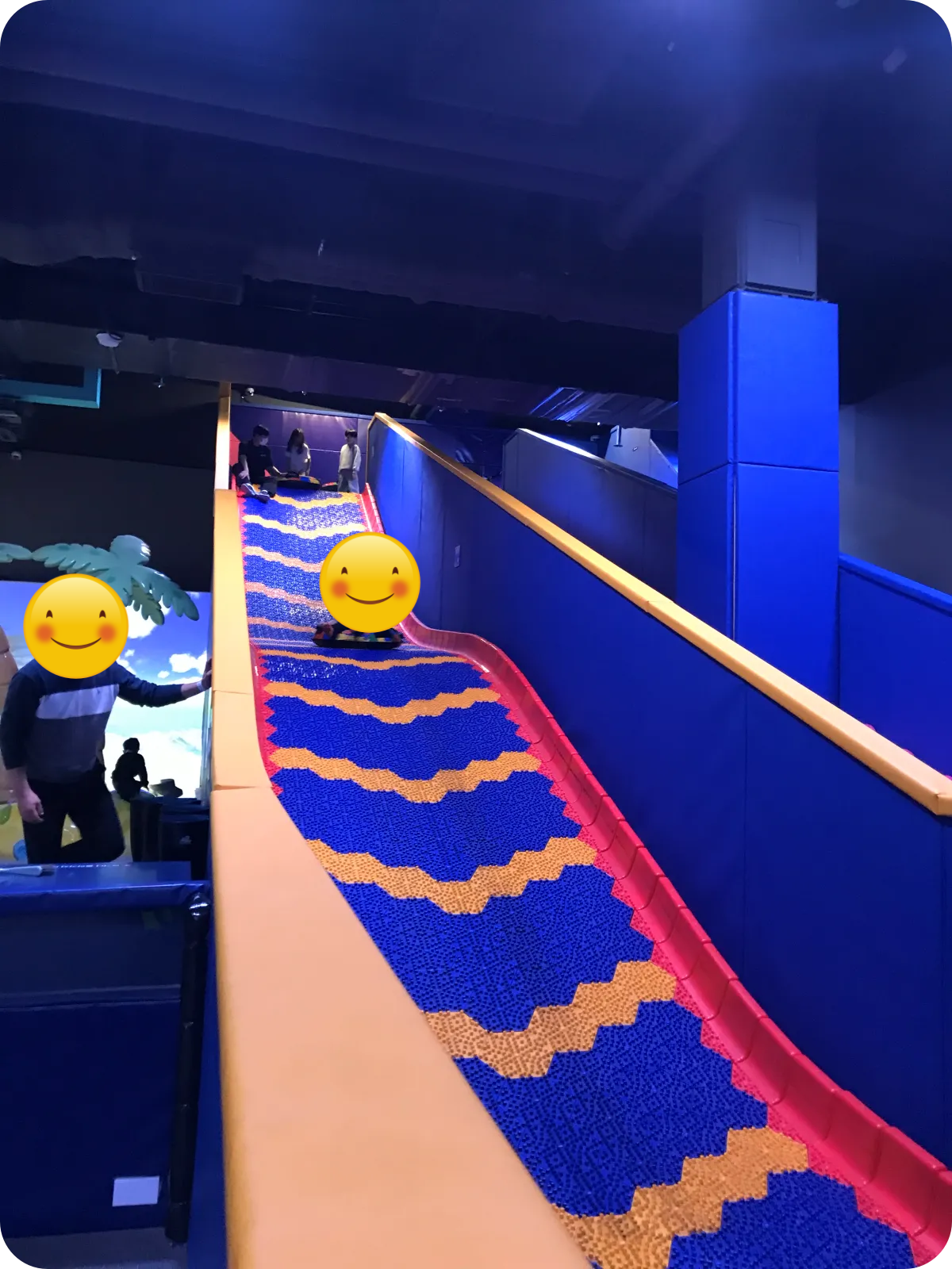 바운스 더 퍼스트 튜브 슬라이드