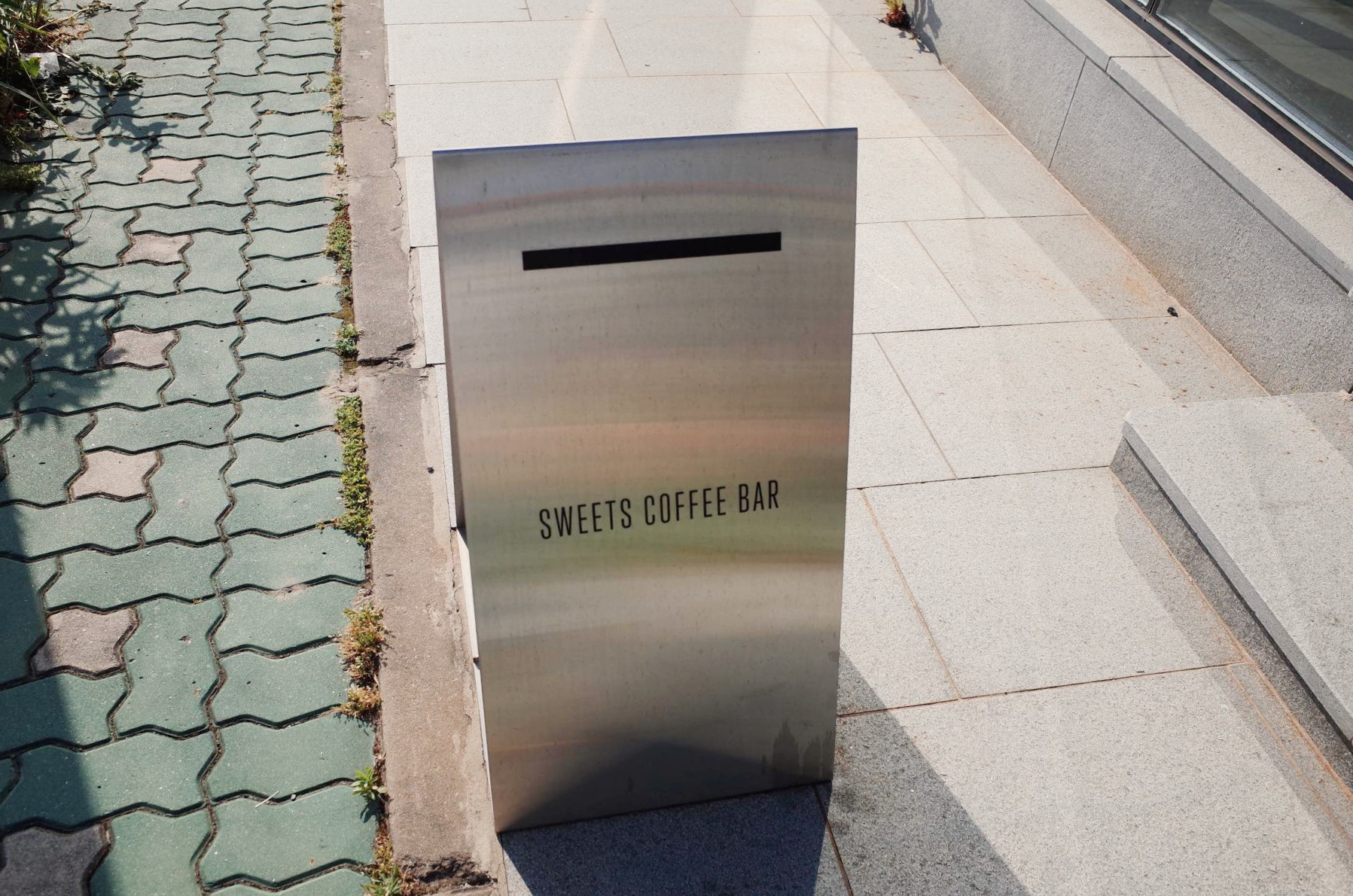 스위츠커피바_입간판