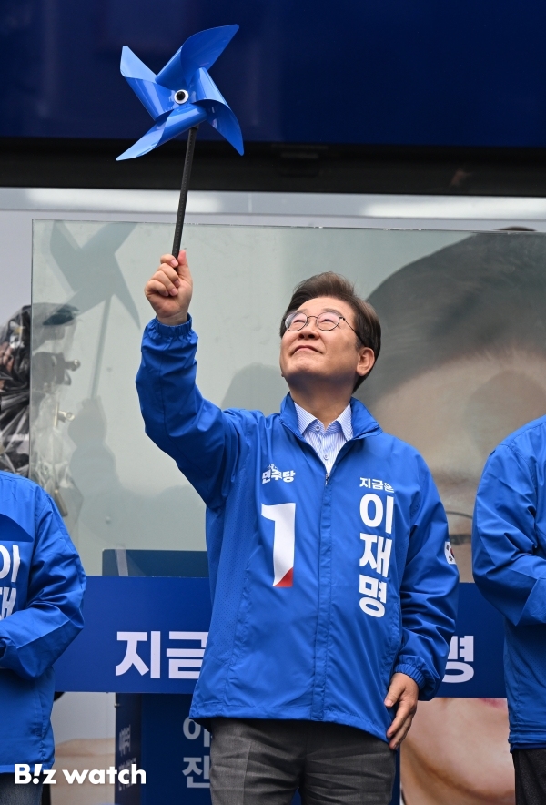 더불어민주당 이재명 대통령선거후보가 20일 오전 의정부시 유세에 나서고 있다.