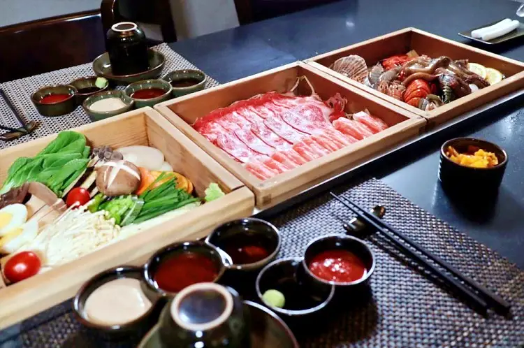 투데이 맛있는 메뉴 고기 딱새우 랍스타 편백찜 세이로무시 맛있는 식당 추천 부산 남천동 맛집