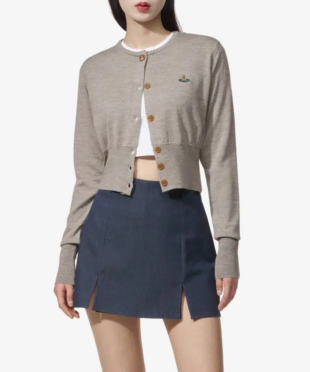 여성스러운 디자인이 많은 비비안웨스트우드 가디건