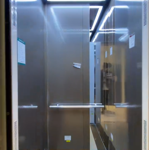 엘리베이터가 있어 몸이 불편한 분들이 윗층에 오르고 내려 오기가 좋다.