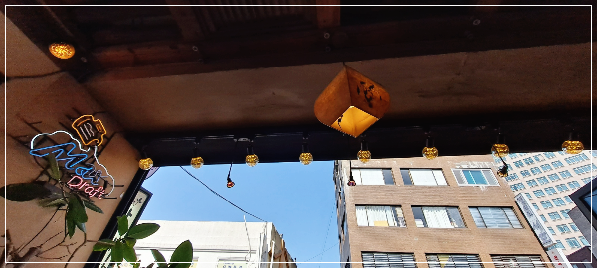 전통찻집-인산인해-2층-조명