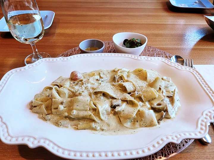 단골 파스타 레스토랑 정찬 게스트 수제 하몽 스테이크 하우스 평창동 맛집
