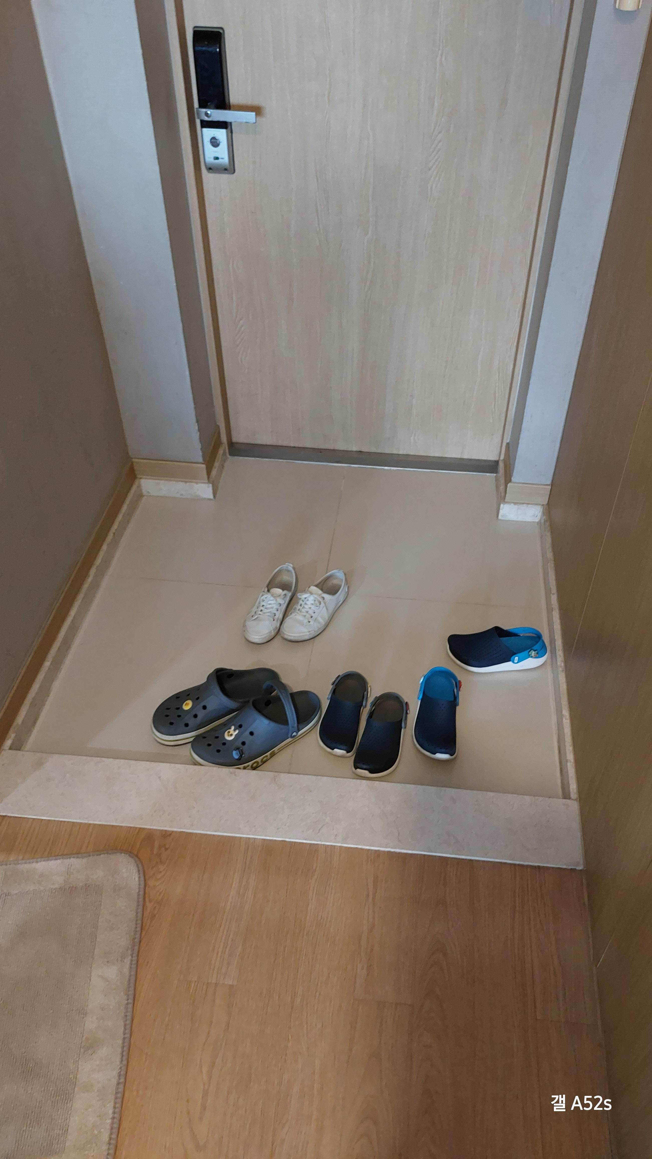 소노캄 거제 패밀리 객실 신발 놓는 공간