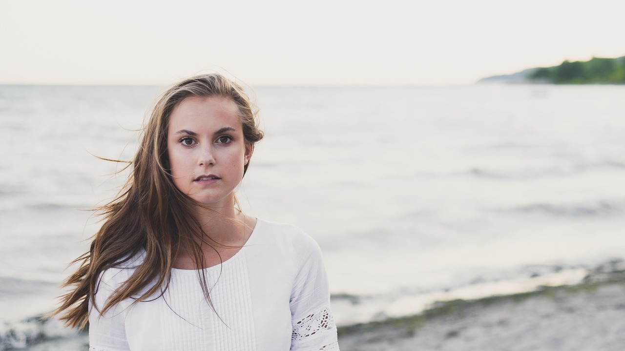 해변에 여인 사진