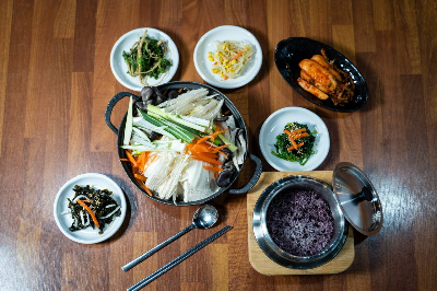 두부전골과 한상차림