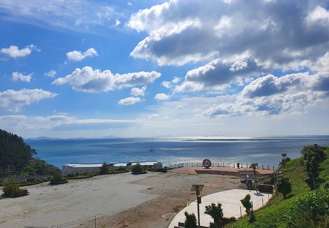 맑은 날 향일암