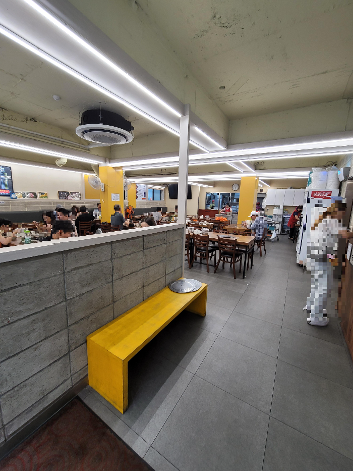 입구에서 바라본 내부 사진