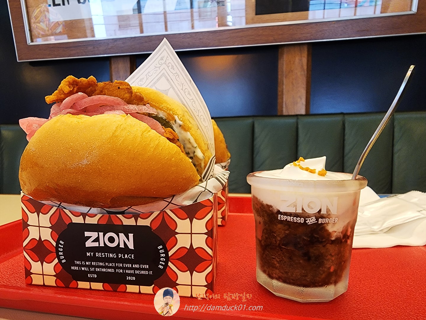 내슈빌 핫 치킨 버거 &amp; 그라니따