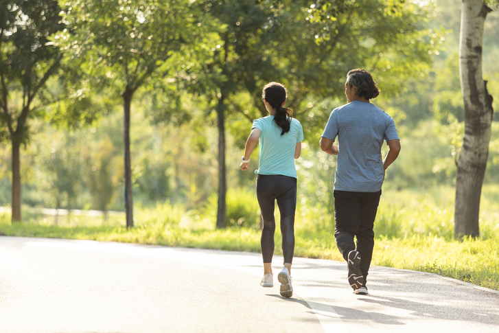 중년부부의 생활사진 이미지