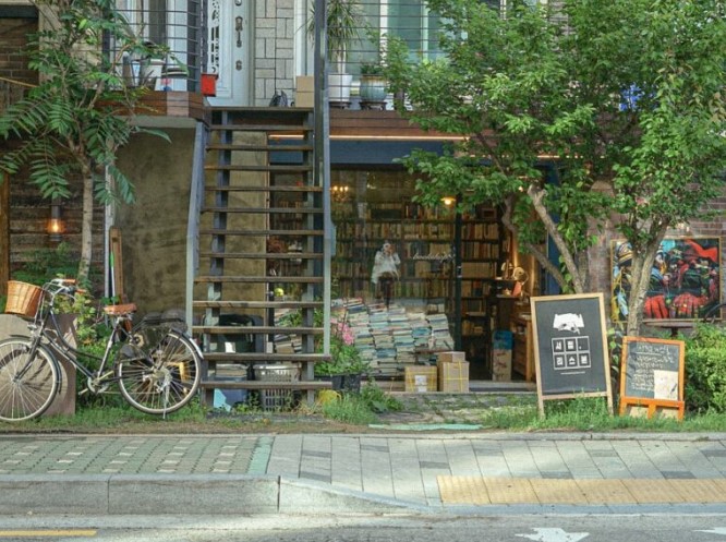경의선 숲길 안에 있는 아기자기한 가게들