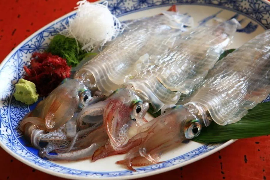 추천 메뉴는 가장 인기 있는 오징어 활조리 정식