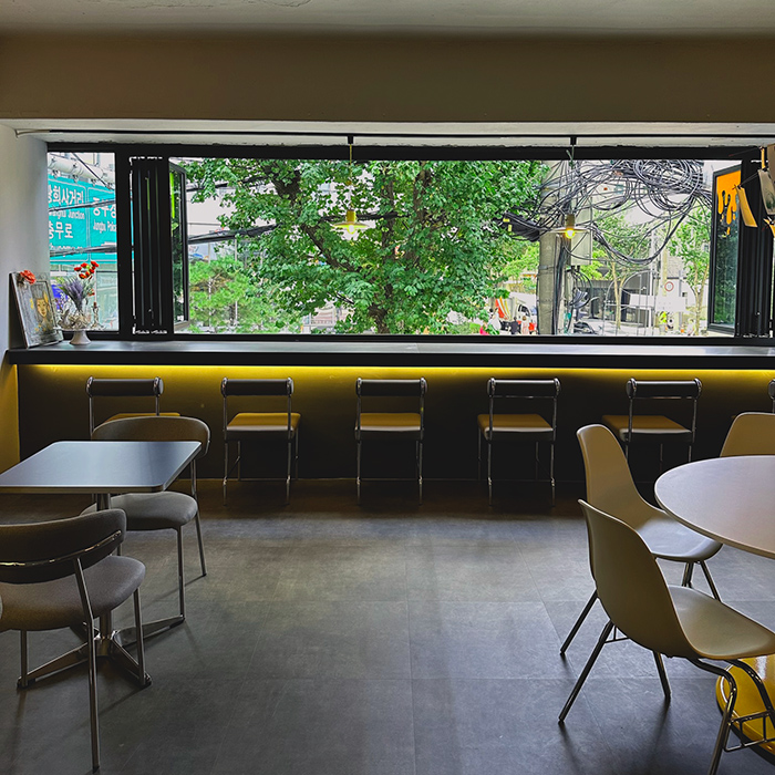 을지로 신상 카페 을지작업 CAFE & BAR 낮에는 커피, 저녁엔 칵테일바