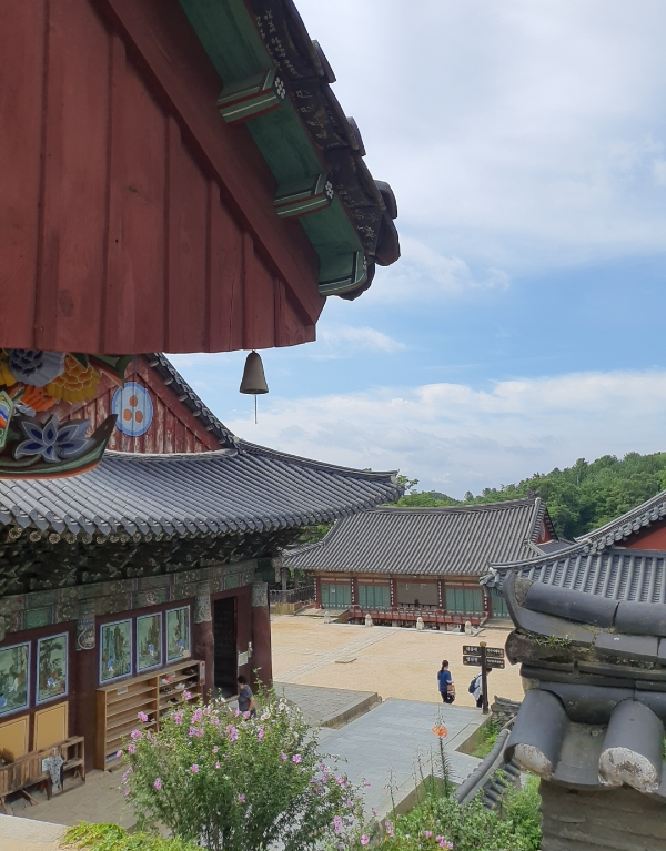 대웅전 앞마당