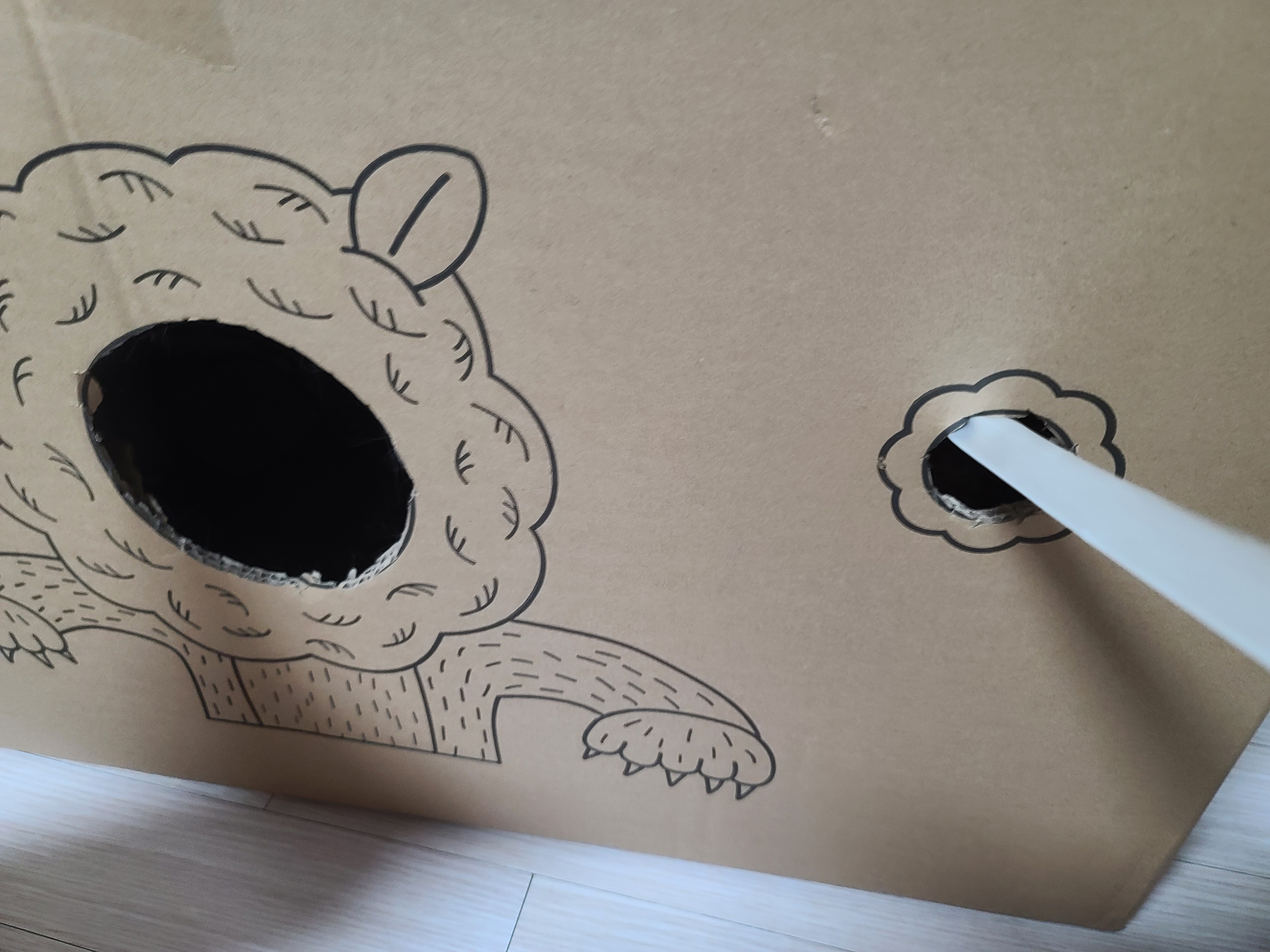 고양이들에게 귀여운 박스놀이터가 생겼다.(feat.가성비 좋은 고양이장난감)