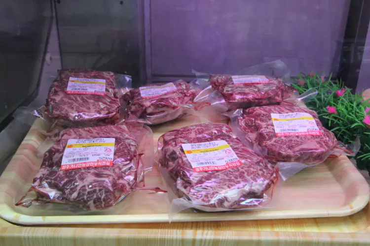 경북 성주에서 맛보는 농장 체험하며 맛보는 한우 숯불구이, 한우 국밥, 떡갈비 맛집 추천 생방송투데이 리얼맛집 오늘방송 자족식당