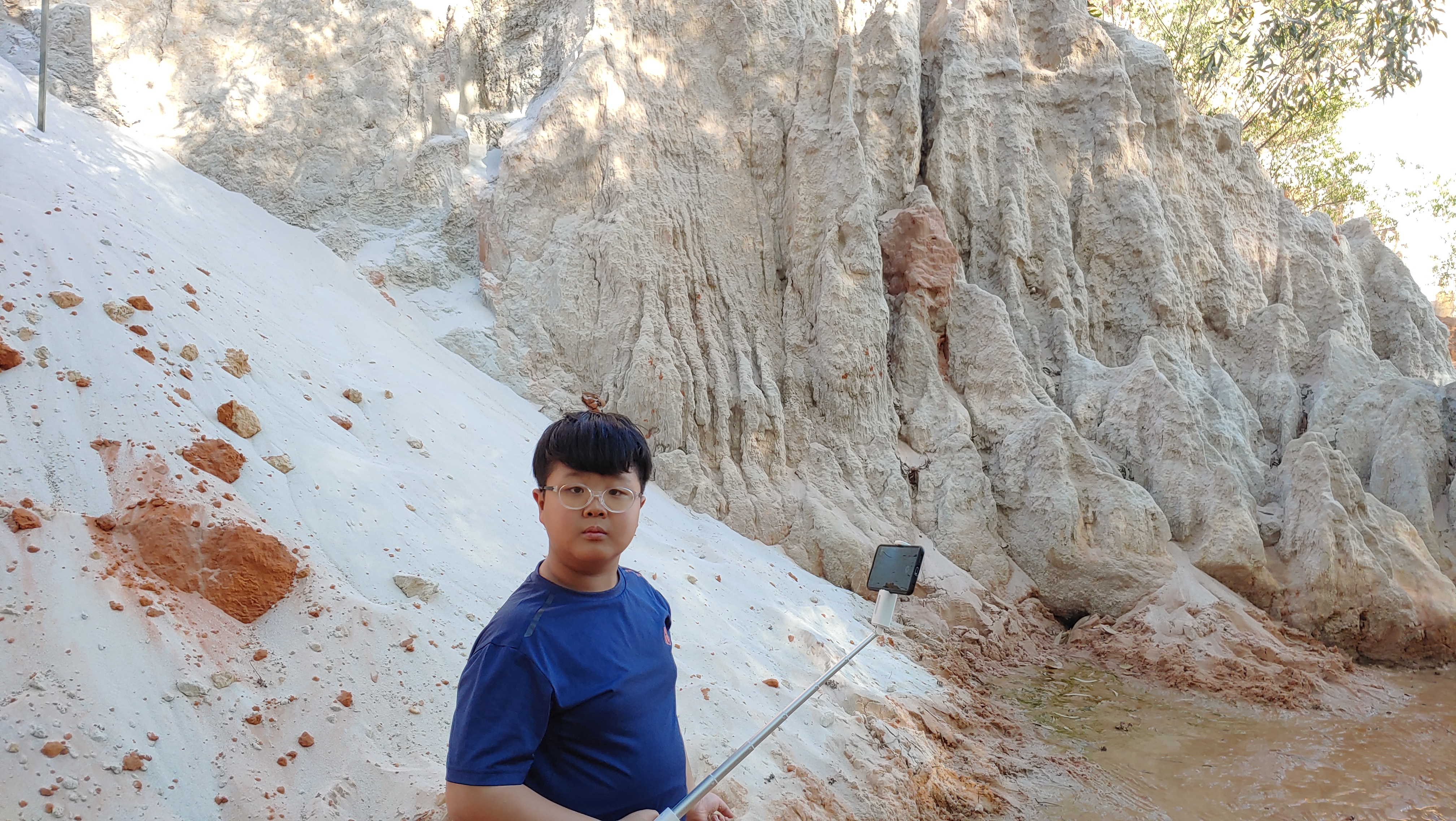 요정의샘 기이한 암석 앞 기념촬영2