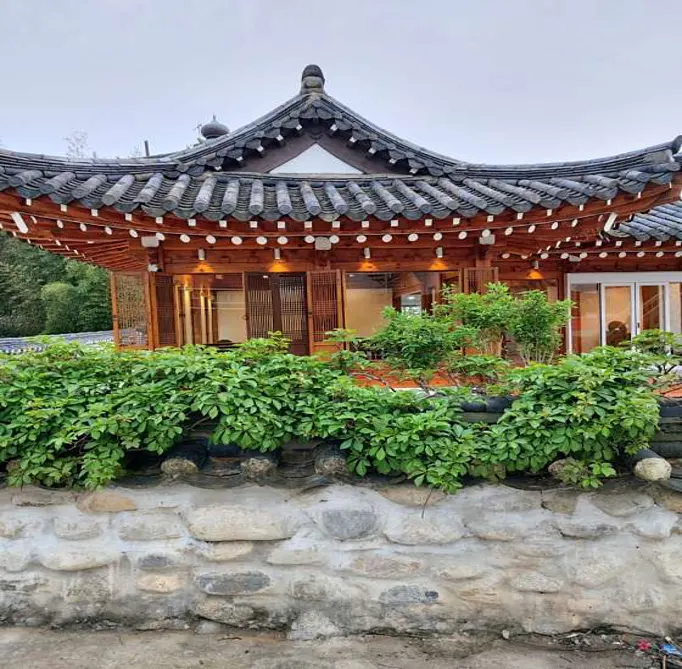 그리우니