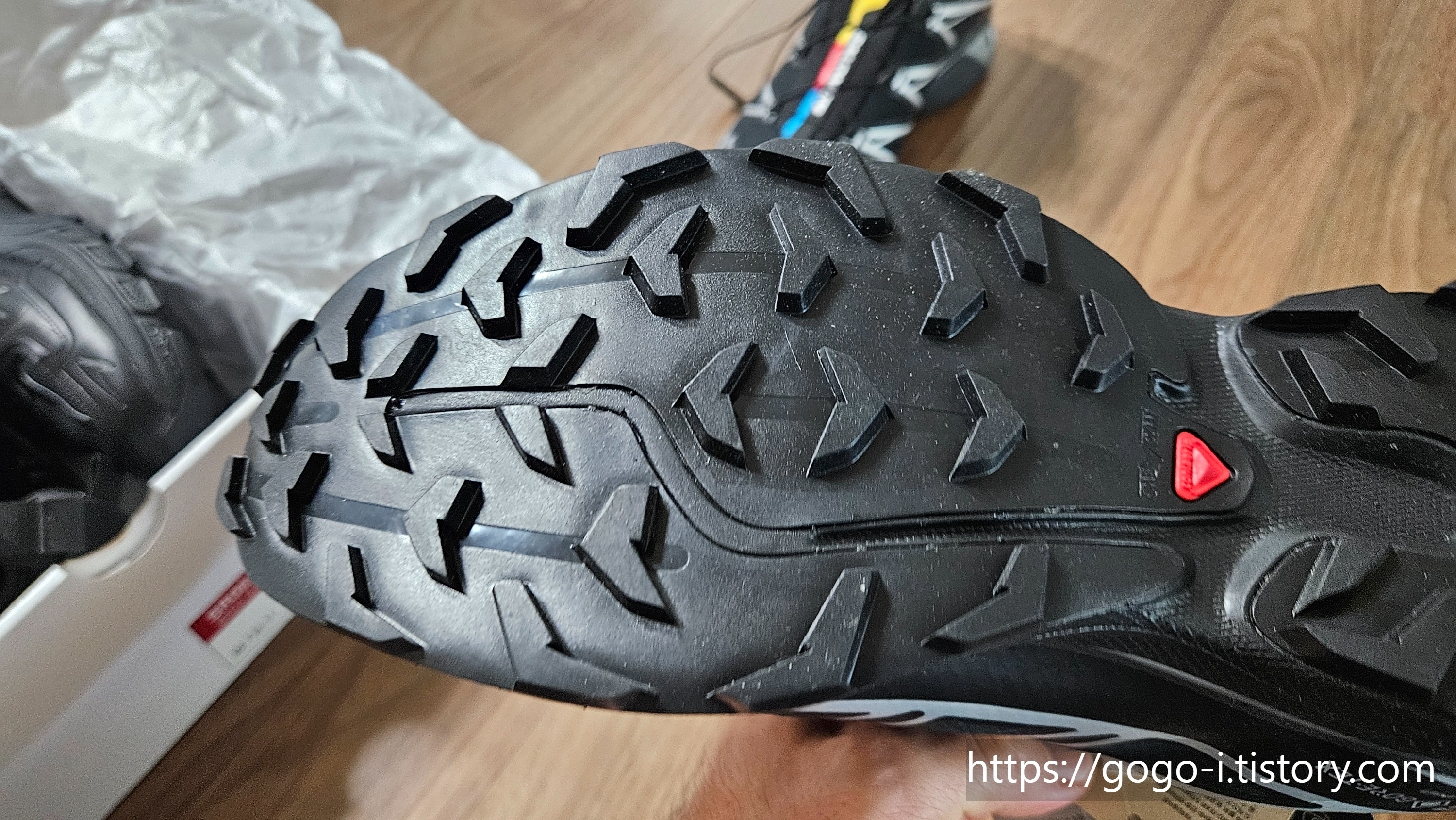 살로몬 XT-6 실물 클로즈업 밑창 두번째