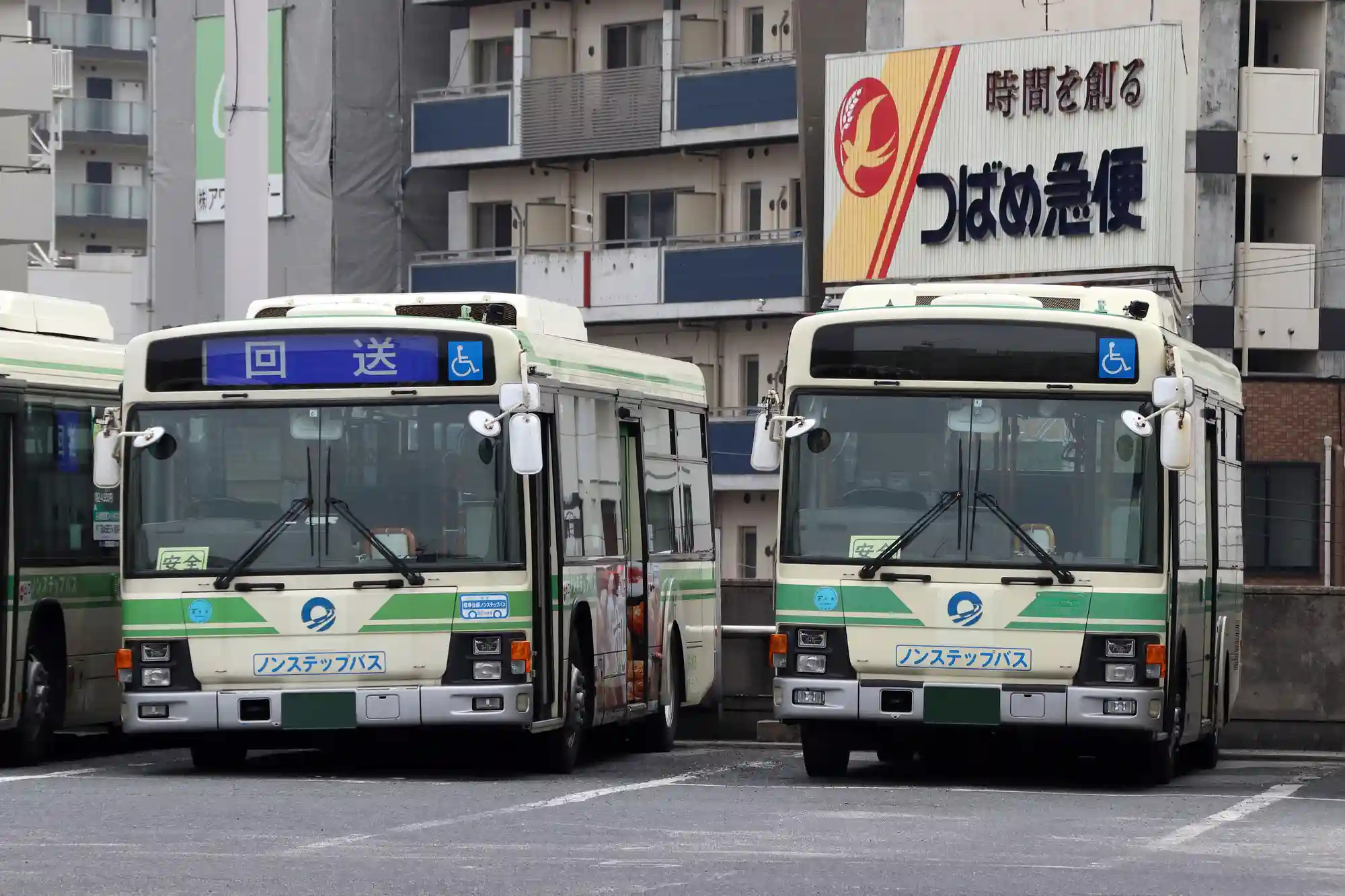 신사이바시 역에서 오사카 성까지 버스로 이동!