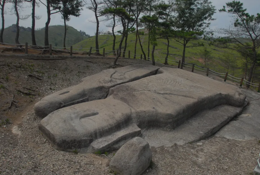 와불, 산, 나무, 돌