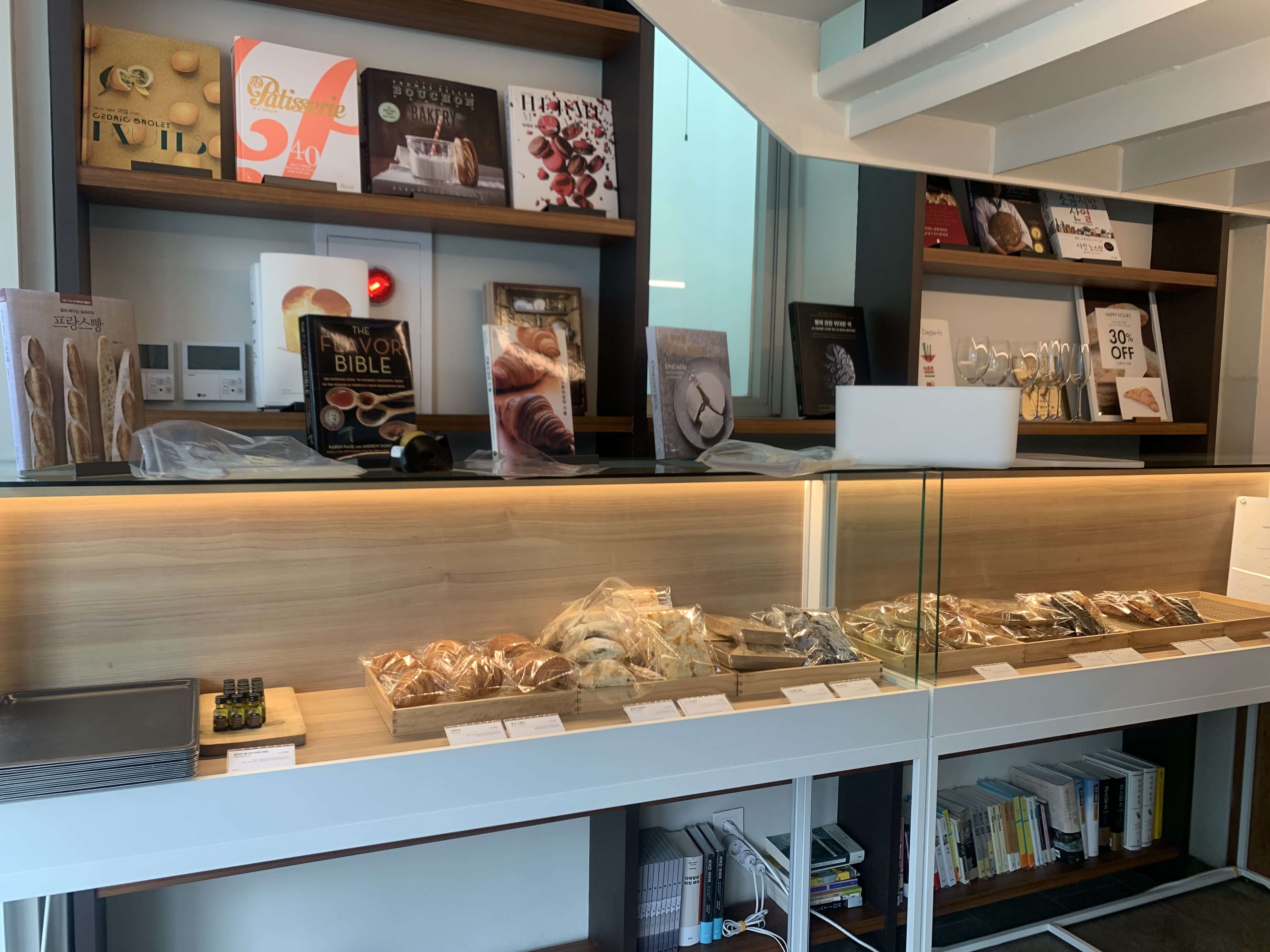 1층 베이커리 판매 데스크