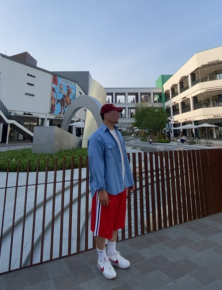 데일리룩('26. 5. 25.)윅 NEW YORK 빈티지 볼캡, 레테르코모 데님셔츠, 쿨탠다드 티셔츠, 삼칠칠플레이스 버뮤다 숏팬츠, 나이키양말, 나이키 코르테즈 베이직레더 흰빨파