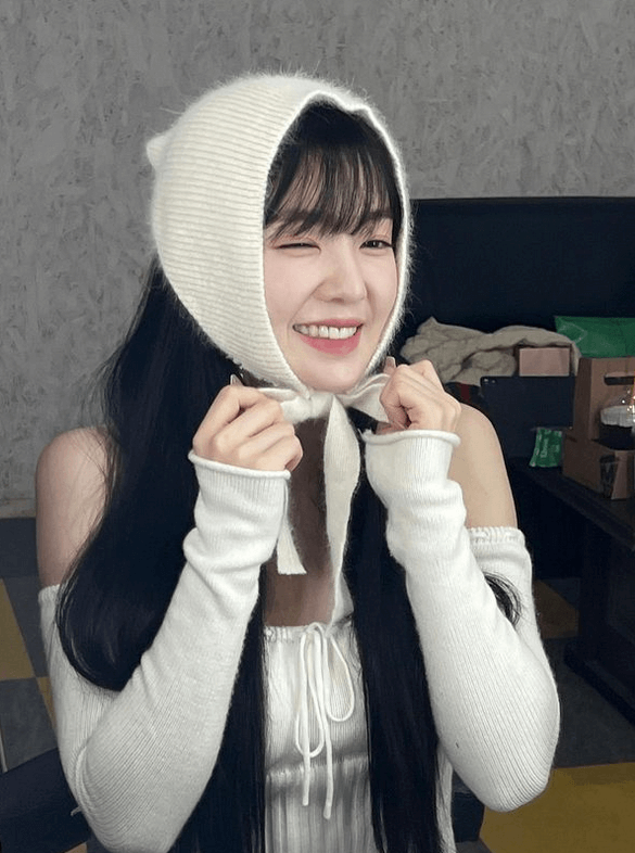 아이린 착용 화이트 바라클라바