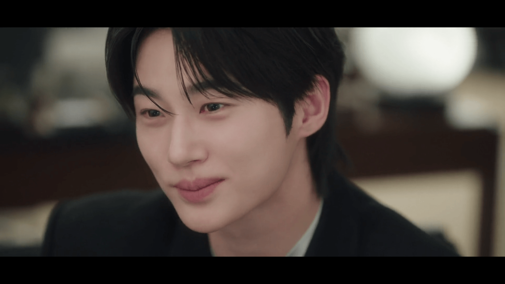 이안 대군(변우석) 단독 샷: