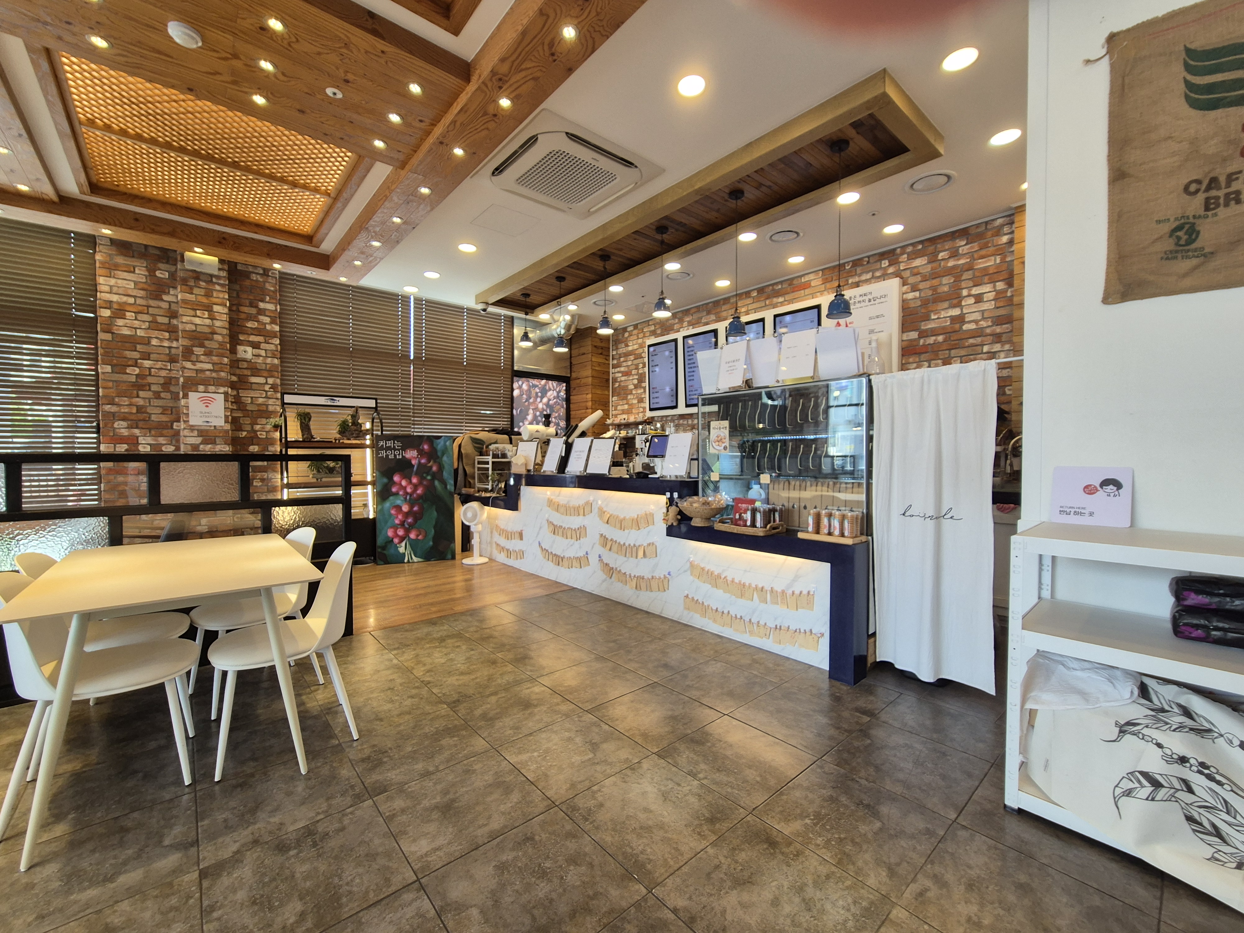 원내동 빙수 맛집 수호카페 실내