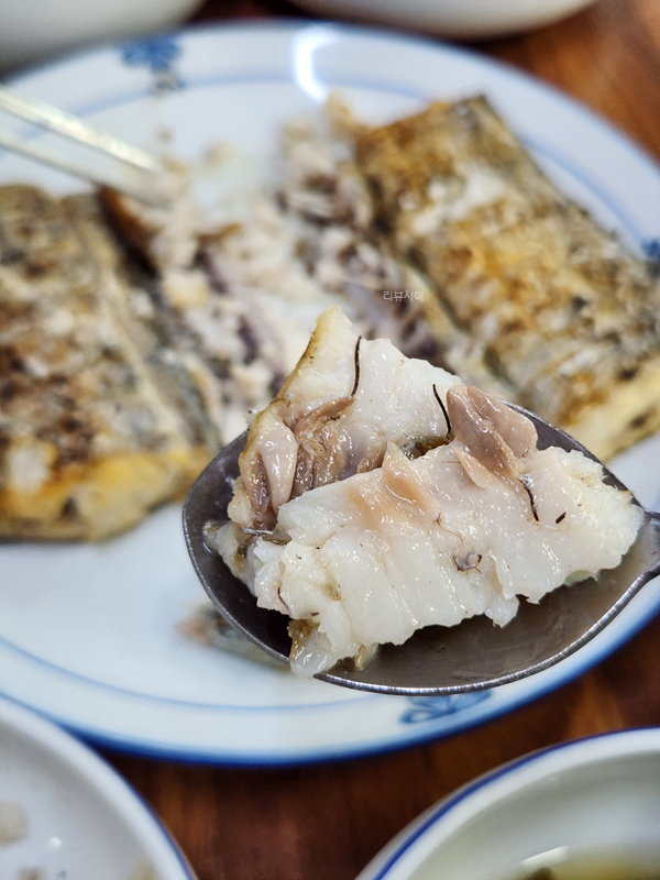 숟가락_위에_갈치구이