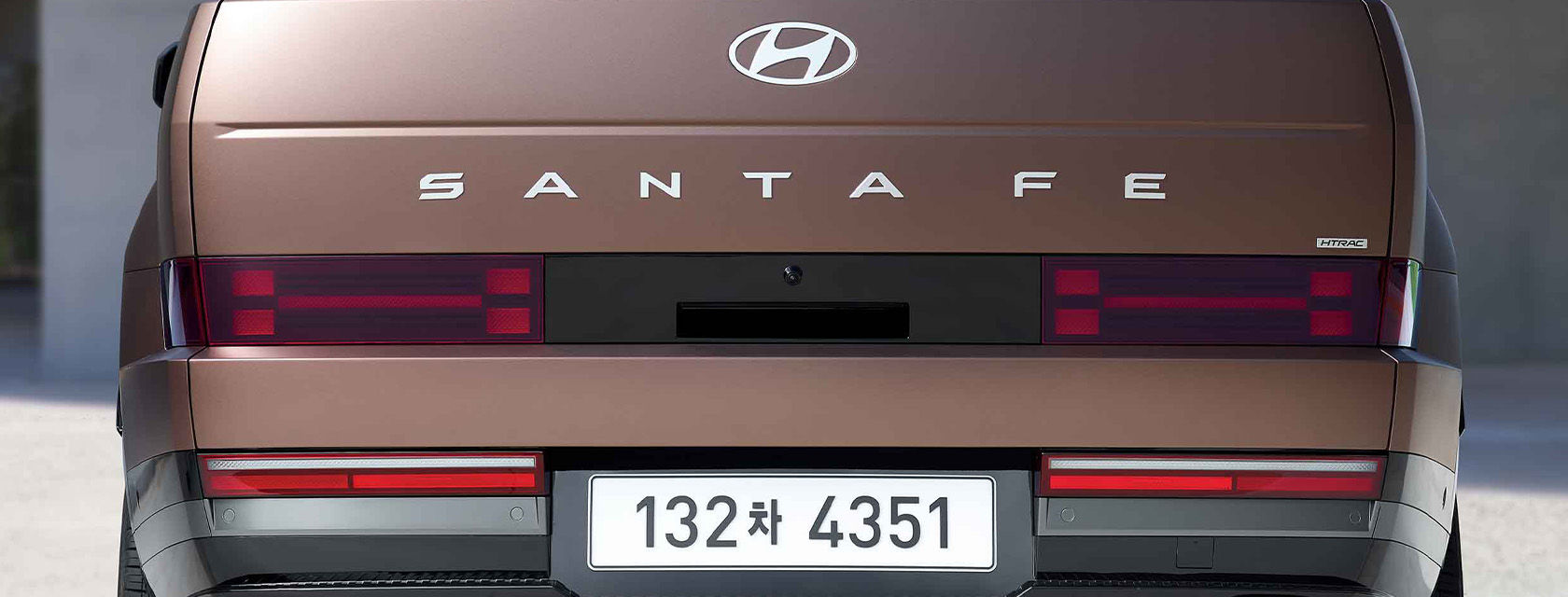 느름한 디자인을 돌아온 디 올뉴 싼타페 후면 사진