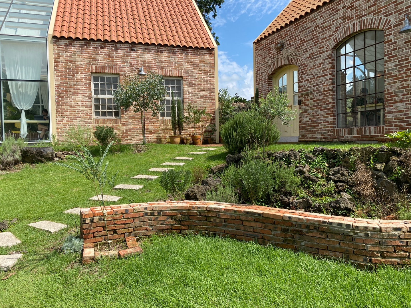 제주 조천 동백동산 자드부팡(jas de bouffan) 카페 리뷰 추천 주차 후기 솔직후기