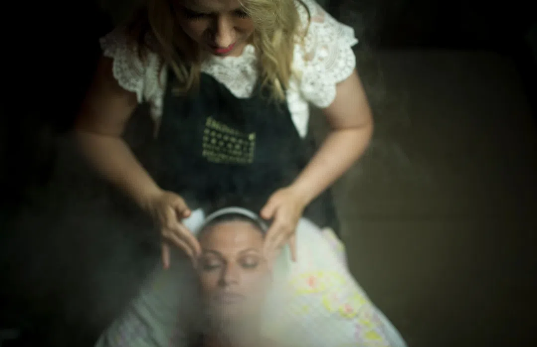 허리디스크-마사지 받는 사람 이미지