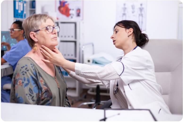 갑상선 이상으로 진료 받는 여성 환자