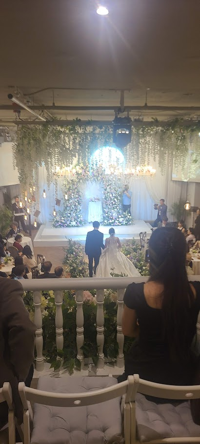 강남웨딩홀-메리스에이프럴-신랑-신부-입장