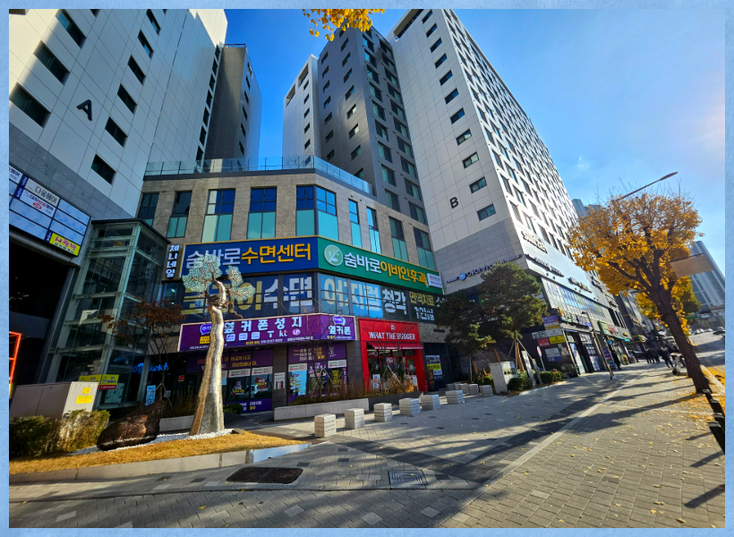 광명뉴타운 내부에서도 생활 편의시설과 교통 접근성이 밀집된 지점에 자리하고 있고, 준공이 완료되어 공간 상태를 직접 확인