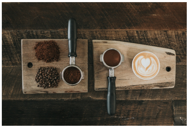 카페에서 EDM이 나올 때: 집중력 향상? 불안 자극?