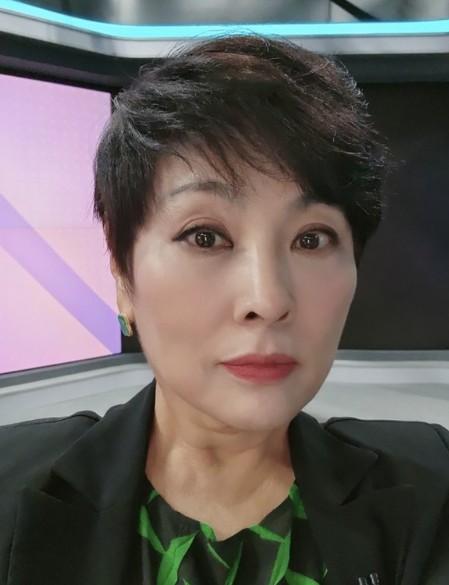 유인경 기자 작가 인스타그램 셀카