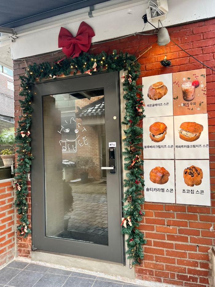 행궁동 허스트커피 외부 입구