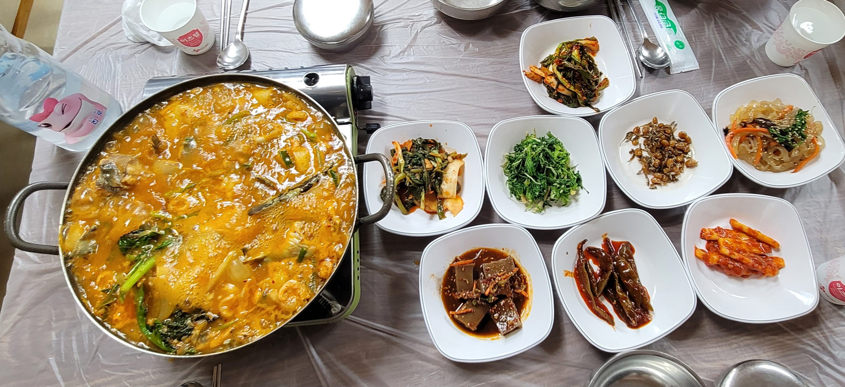 메기 매운탕 한상차림