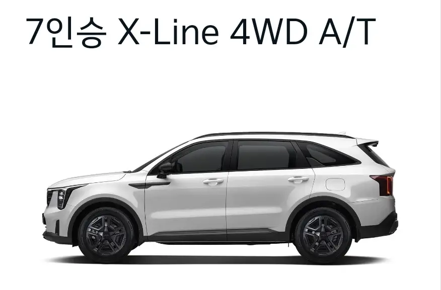 2025년형 기아 쏘렌토 X-Line 4WD 7인승 화이트 모델의 측면 프로필 이미지. 심플한 흰 배경 위에 차량 외형이 강조되어 있다