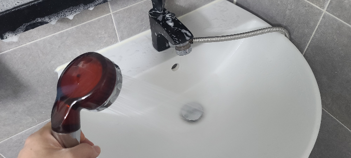 세면대 선반 물때 화장실 청소 유한락스 멀티액션 화장실청소용 물때 비누때 솔질 모서리 물청소 마무리