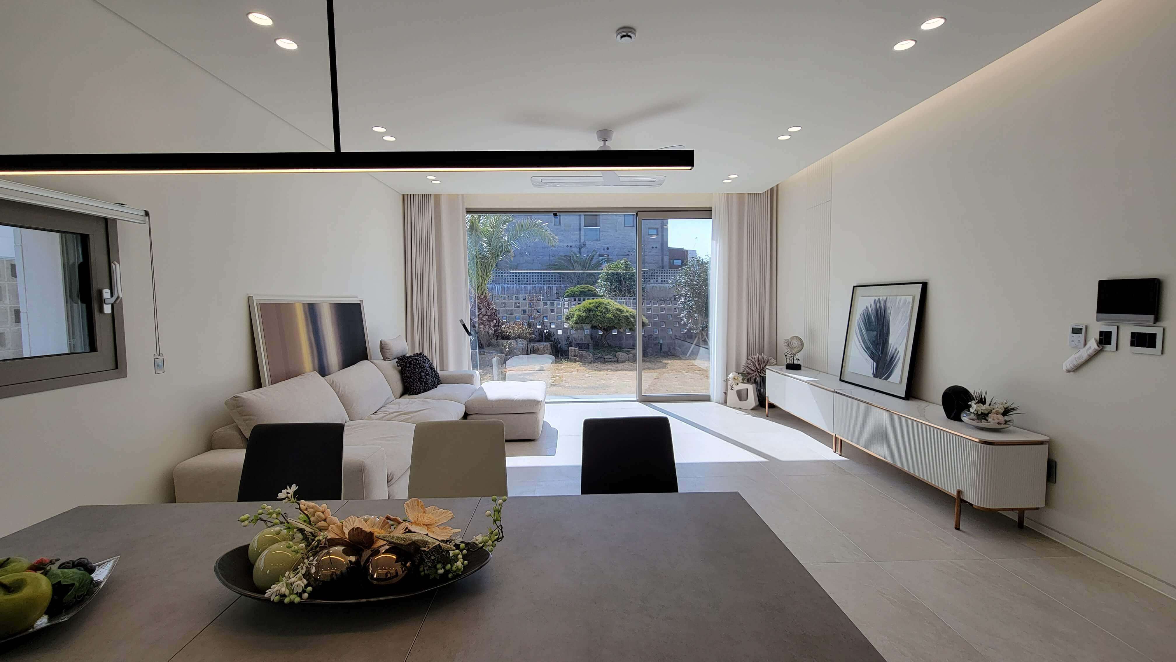 다담하우제 거실