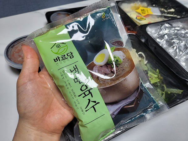 청담족발 반반족발 막국수 냉면육수