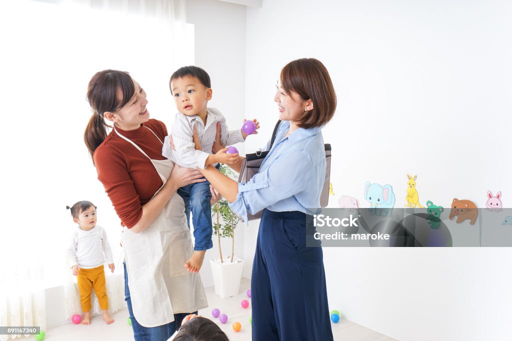 어린이가 어린이집 등원시 교사와의 소통, 저작권 없음