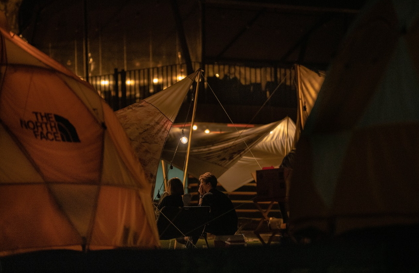 비 오는 날 캠핑장 선택 팁 (방수, 경사, 시설)