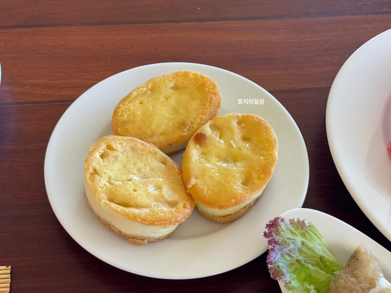 나트랑 아나만다라 올인클루 애프터눈티 치즈 케이크