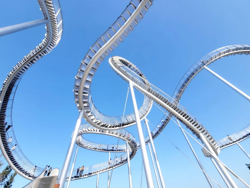 아래에서 봐도 아찔한 스카이워크 모습